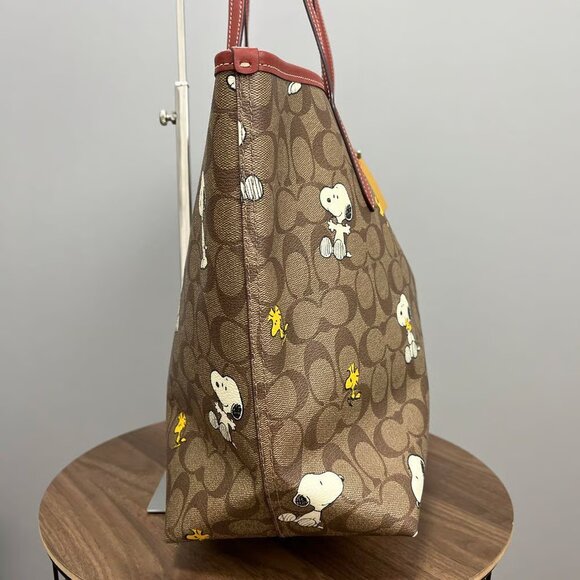 COACH X PEANUTS CITY TOTE IN SIGNATURE CANVAS WITH SNOOPY (CF166) - Picture 3 of 9